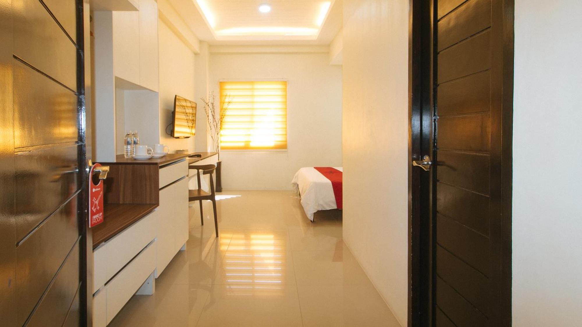 Reddoorz @ Leoncia Apartelle Mandaue City Exterior foto