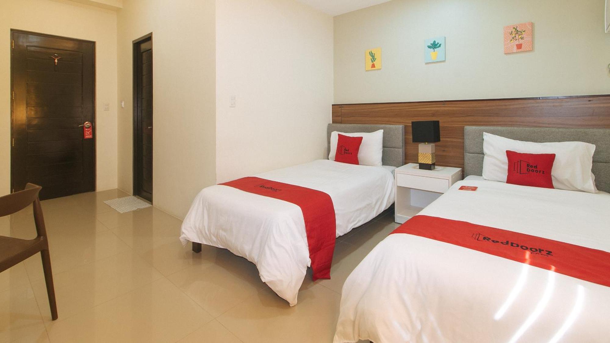 Reddoorz @ Leoncia Apartelle Mandaue City Exterior foto