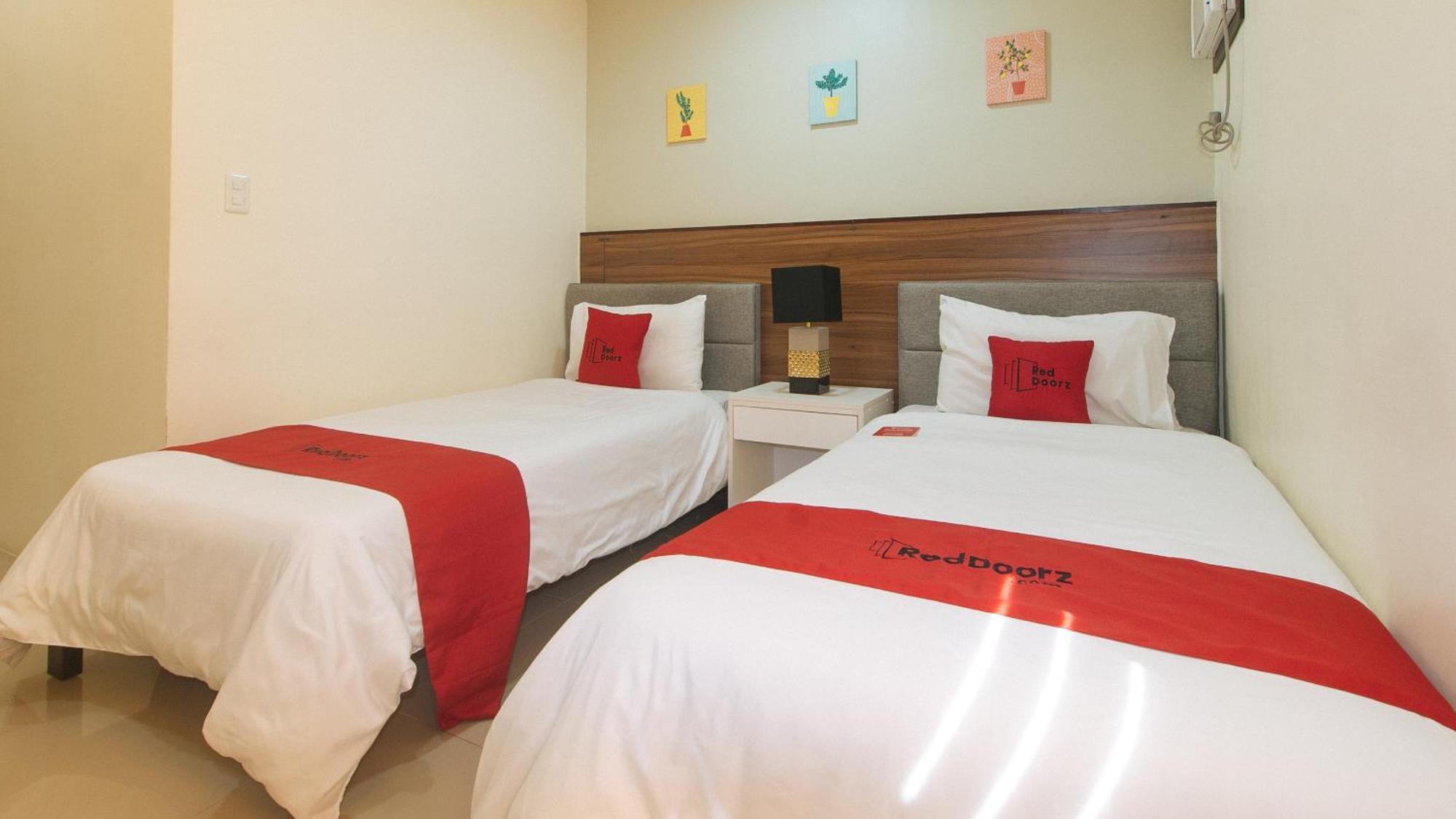Reddoorz @ Leoncia Apartelle Mandaue City Exterior foto