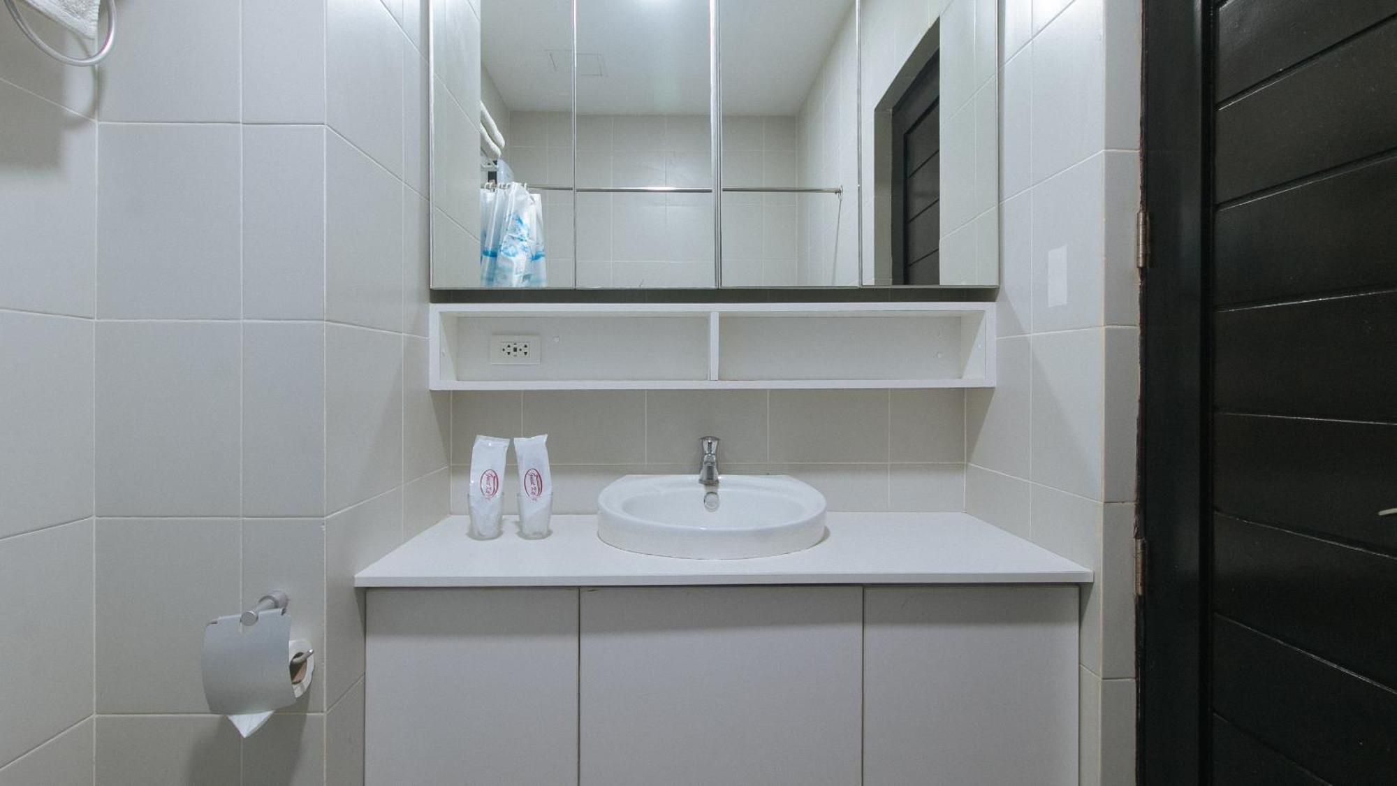 Reddoorz @ Leoncia Apartelle Mandaue City Exterior foto