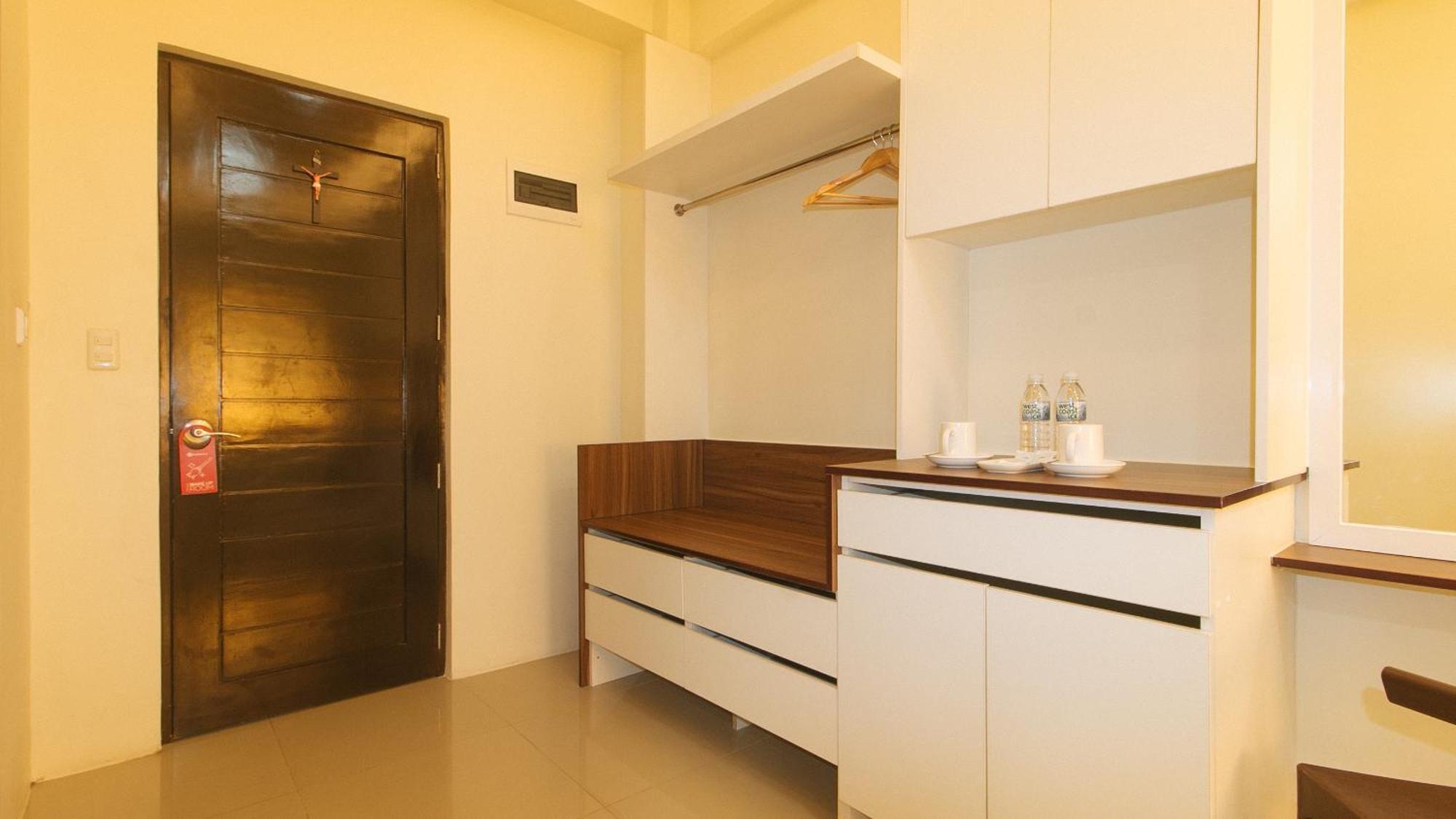 Reddoorz @ Leoncia Apartelle Mandaue City Exterior foto