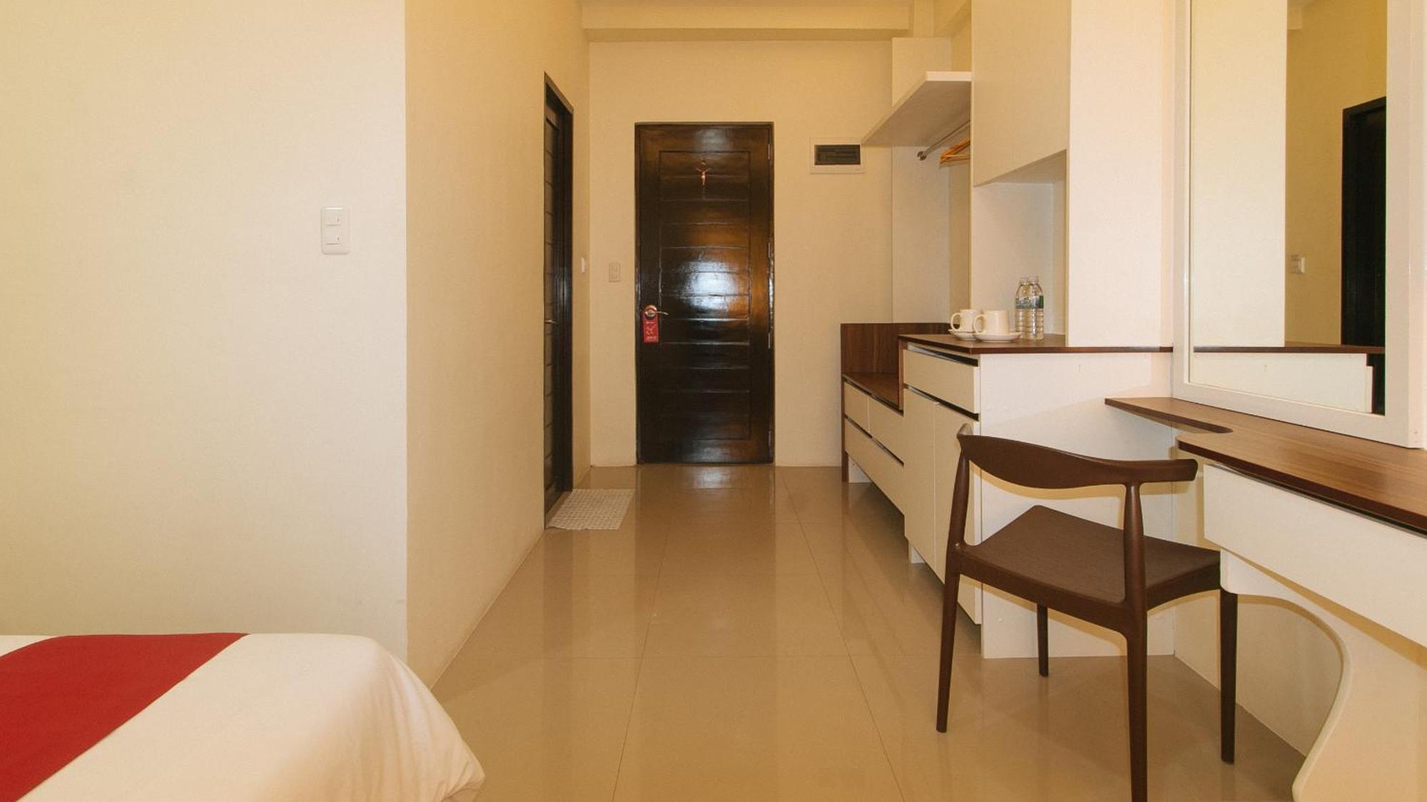Reddoorz @ Leoncia Apartelle Mandaue City Exterior foto