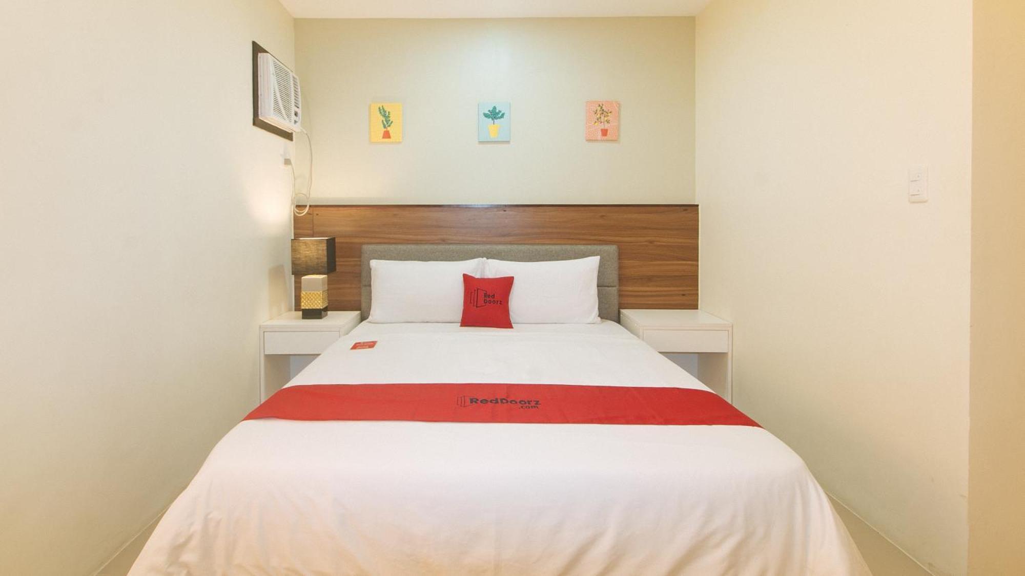 Reddoorz @ Leoncia Apartelle Mandaue City Exterior foto