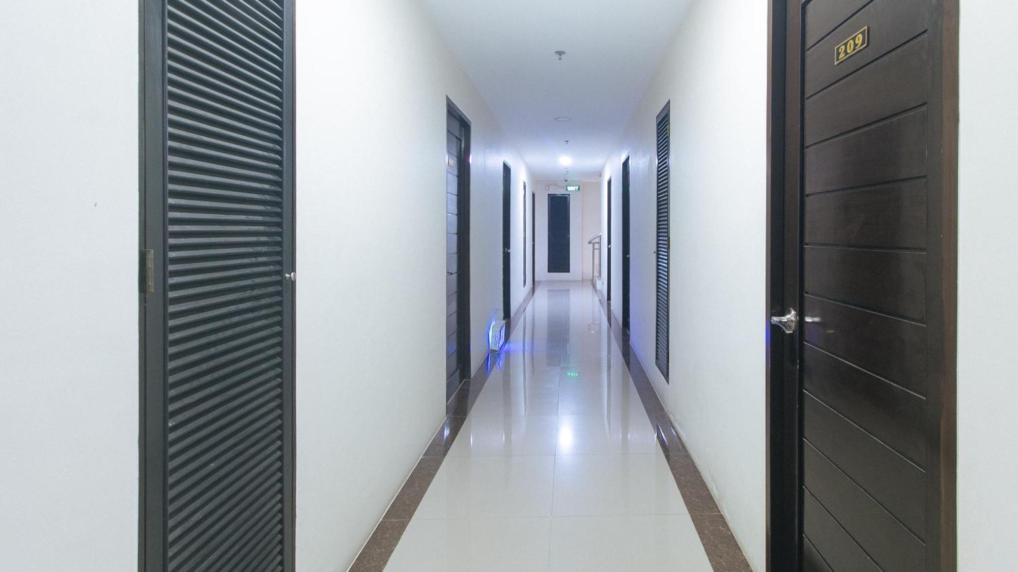 Reddoorz @ Leoncia Apartelle Mandaue City Exterior foto