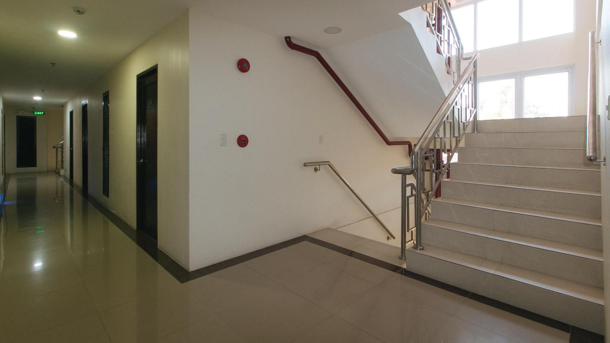 Reddoorz @ Leoncia Apartelle Mandaue City Exterior foto